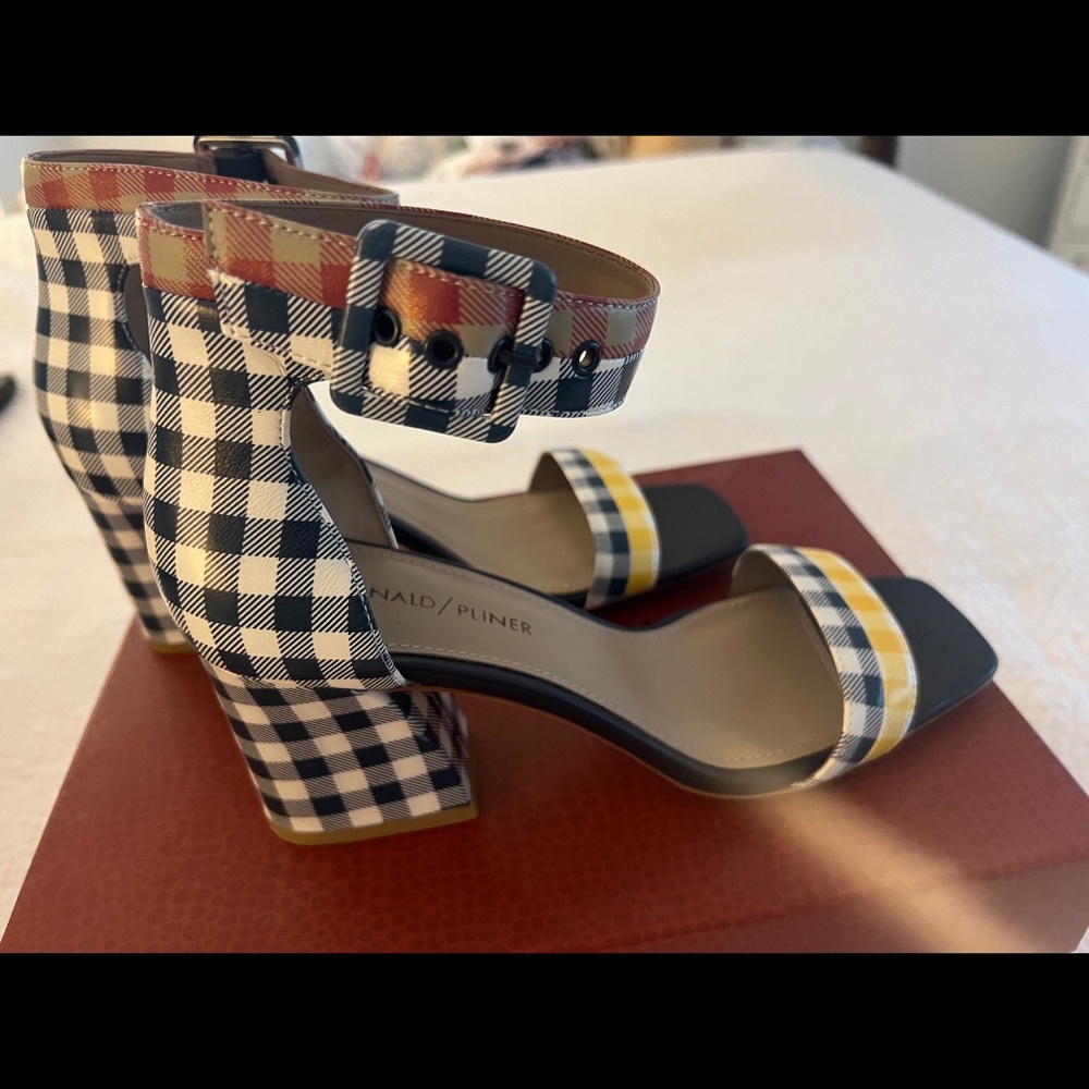 Donald J. Pliner RESORT Gingham Heeled Ankle Strap Sandal, New In Box Size 8 - Picture 5 of 6